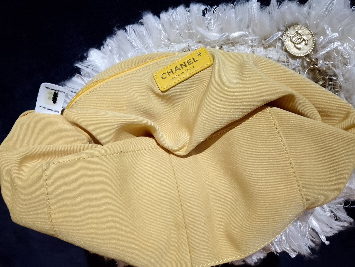 Chanel Paris Cosmopolite - Helle cremfarbene weiße Tweed Fransen Clutch. Statement