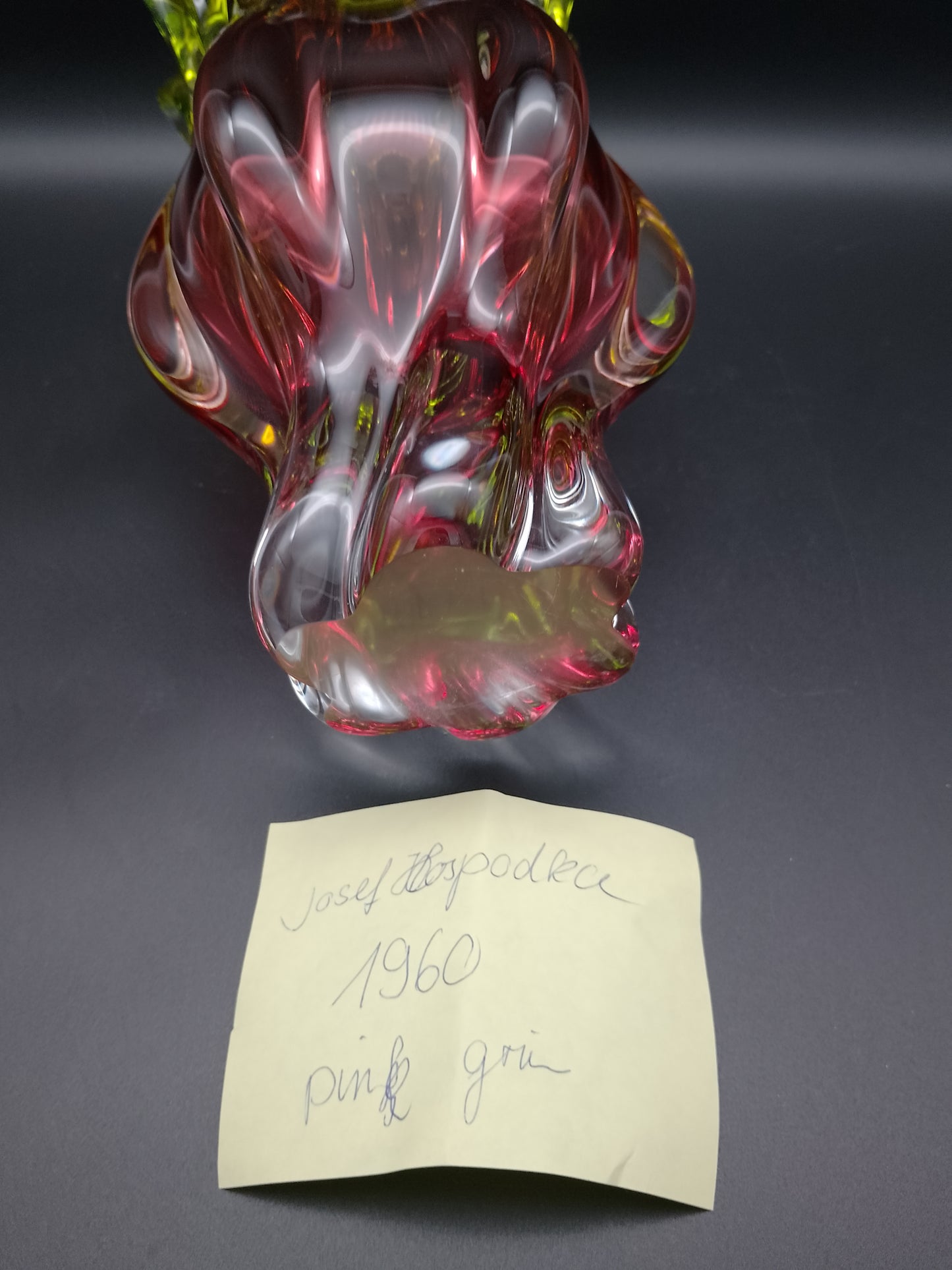 Design Vase von Josef Hospodka in Rotpink und hellen Grün aus Böhmen