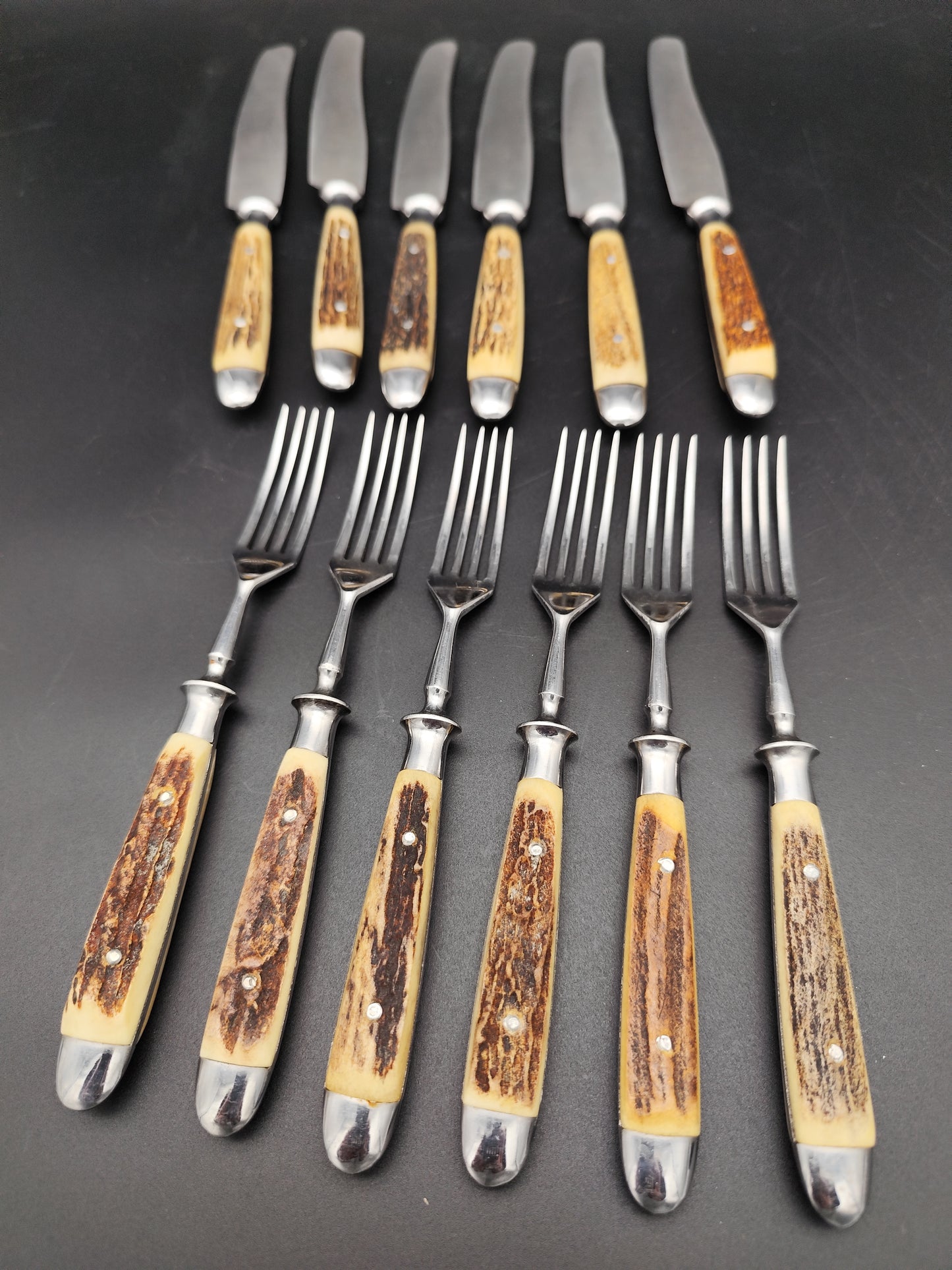 Jagd- bzw. Steak Besteck mit echten Hirschhorngriff