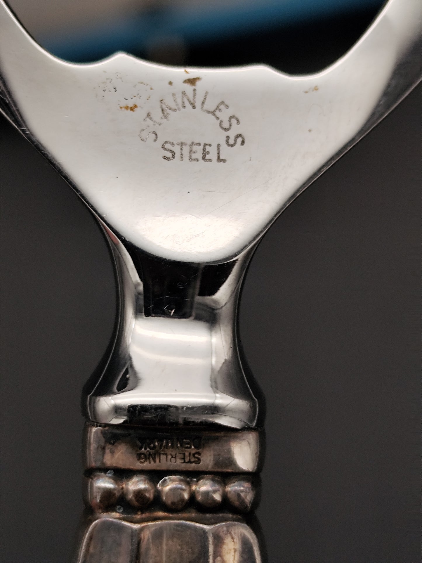 Geoerg Jensen BarSet im "Acorn" Design. In orginal hellblauer Verpackung bestehend aus Dosenöffner, Weinkorkenzieher, Flaschenöffner