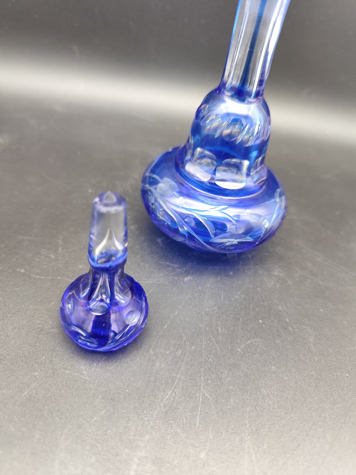 Kleine böhmische kobaltblaue Karaffe Bleikristal geschliffen