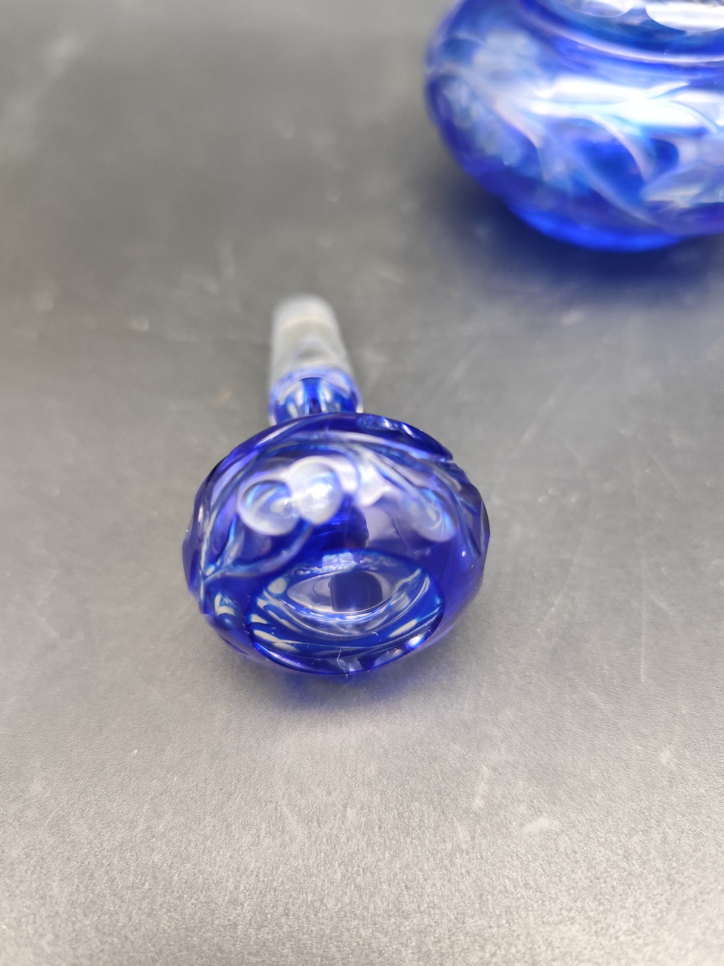 Kleine böhmische kobaltblaue Karaffe Bleikristal geschliffen