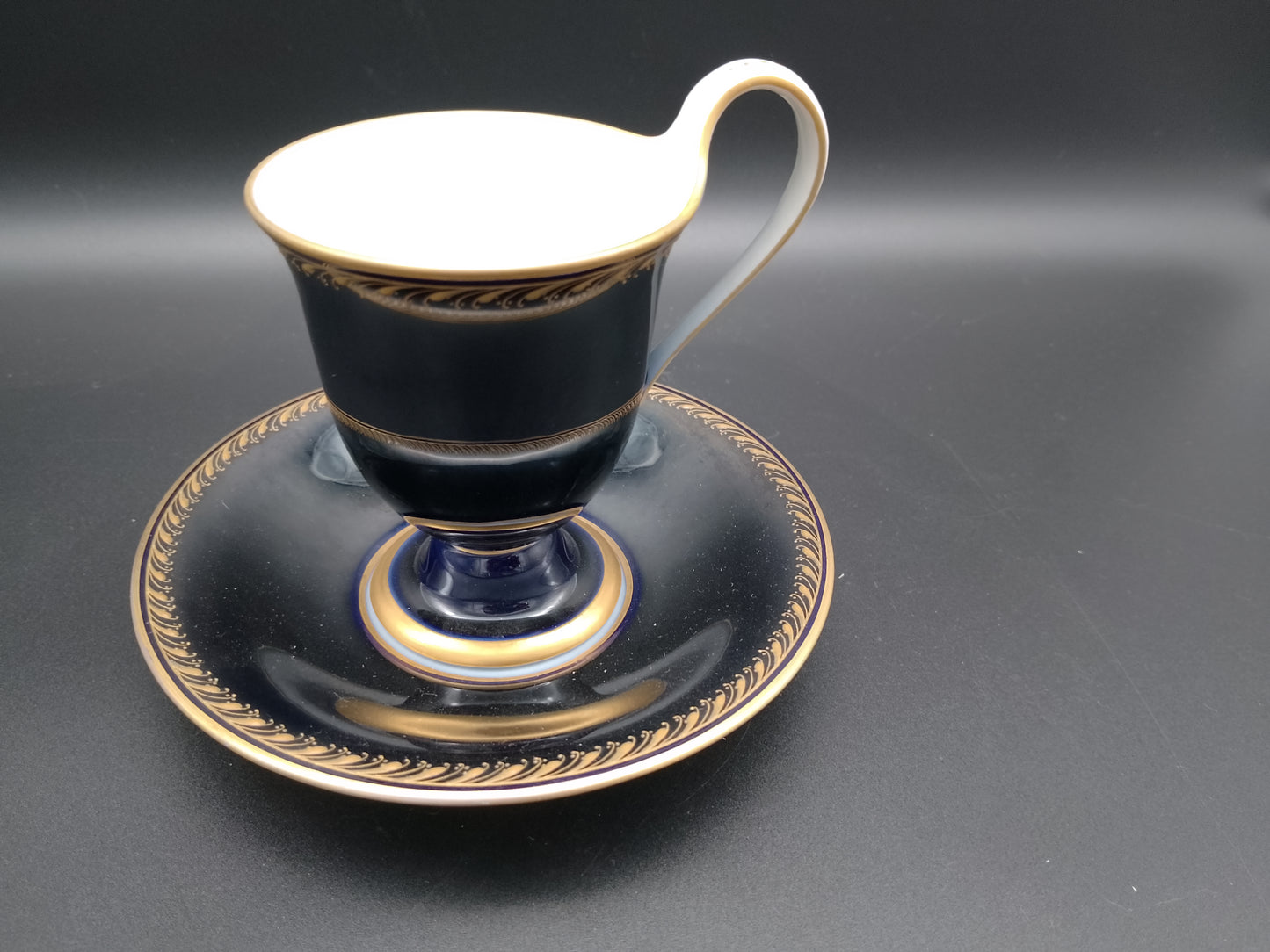 KPM Moccatasse kobaltblau mit Golddekor von 1914-1918