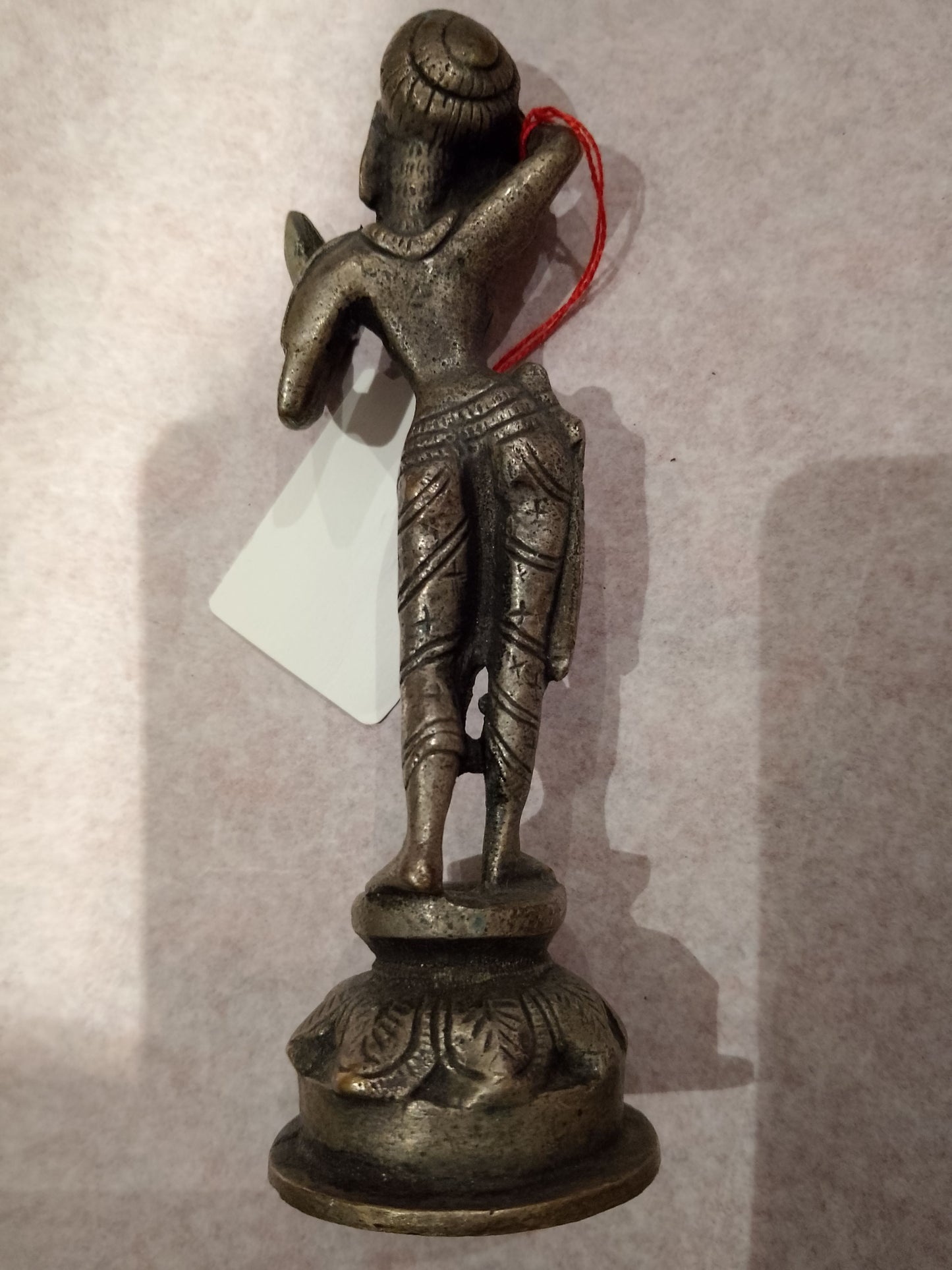 Antike indische Figur aus heller silbriger Bronze