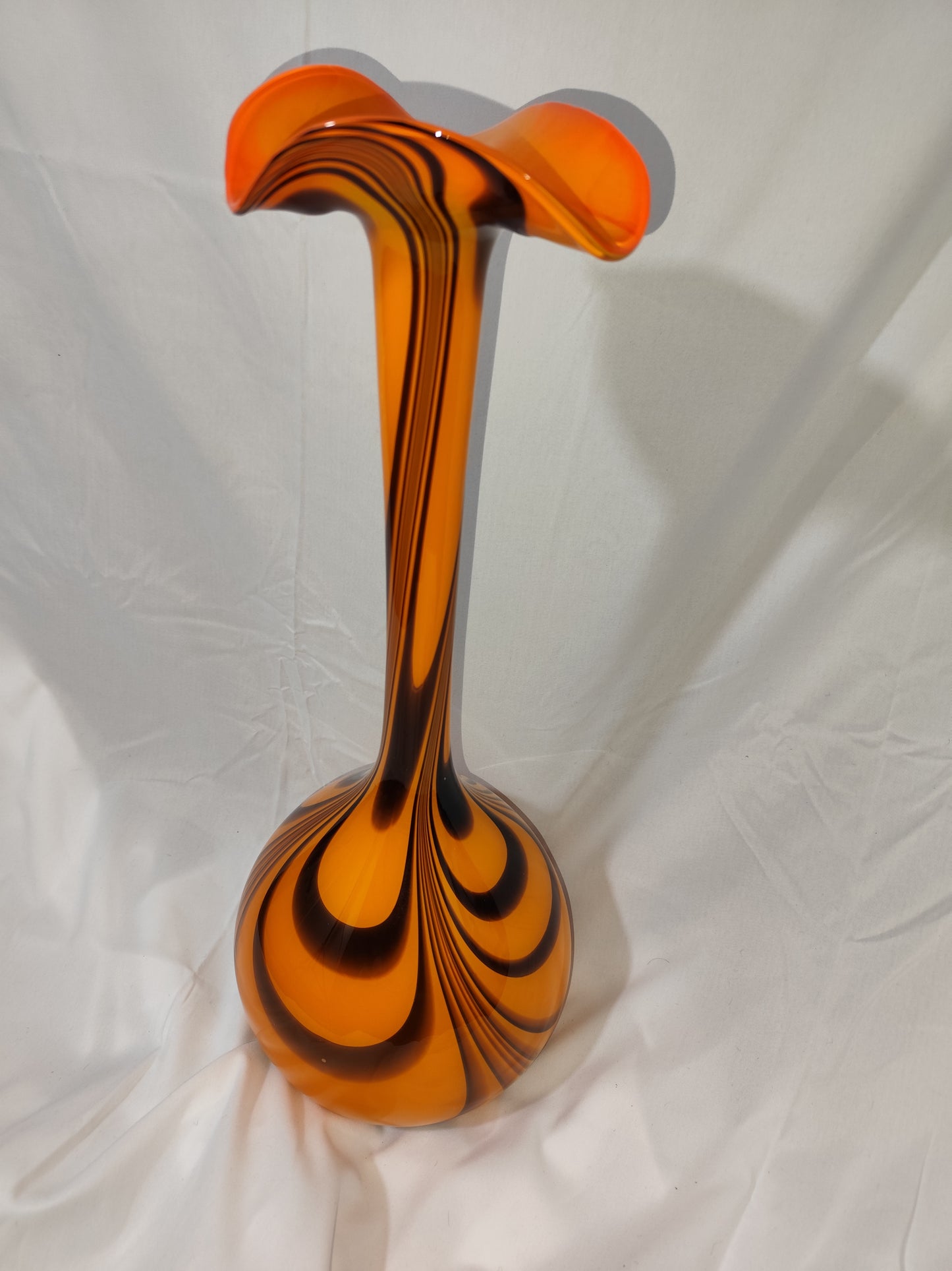Bodenvase Form Calla-Lilie - Florence Vase orange, schwarz und braun.