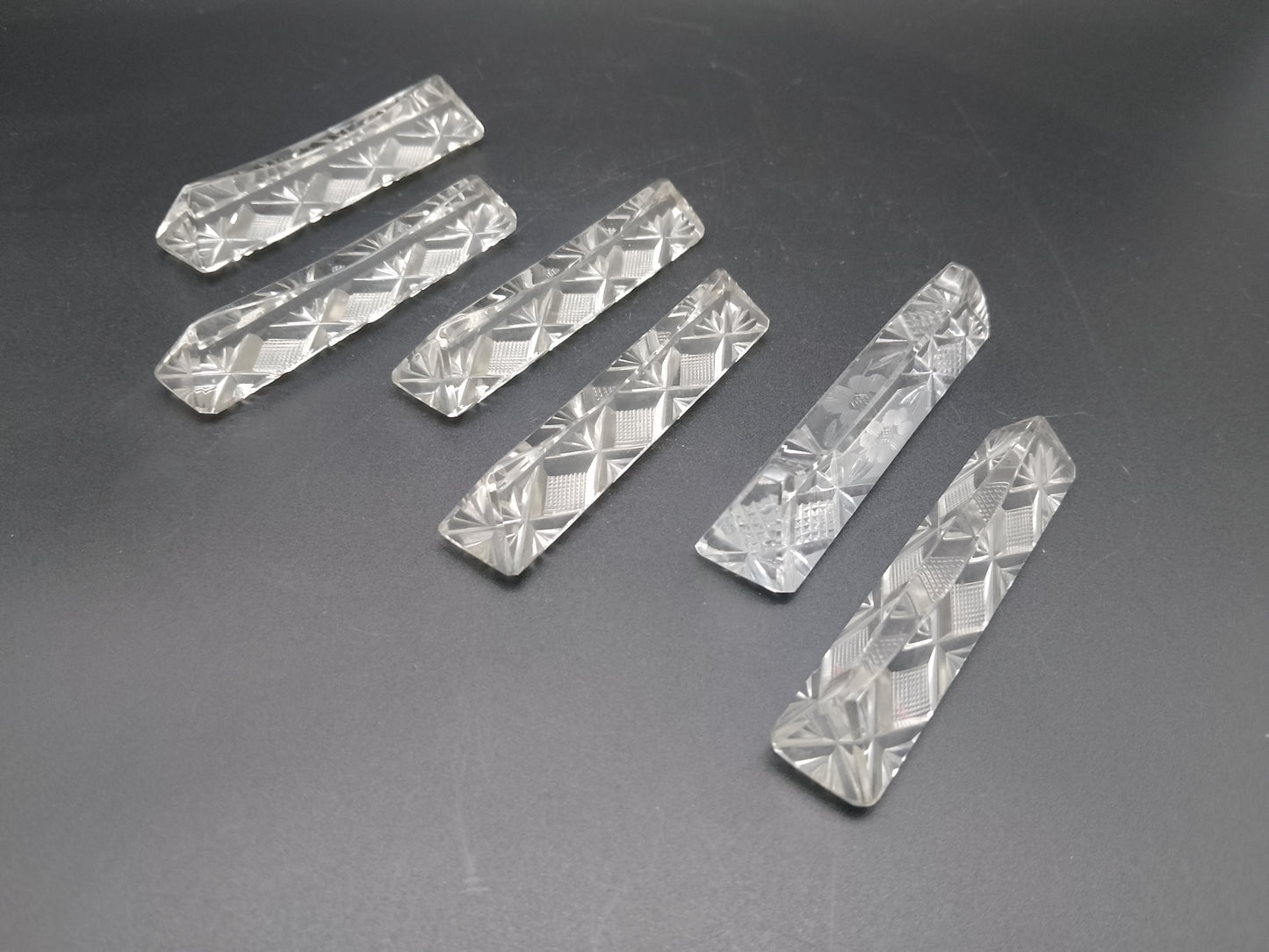 Alte Kristal-Messerbänkchen