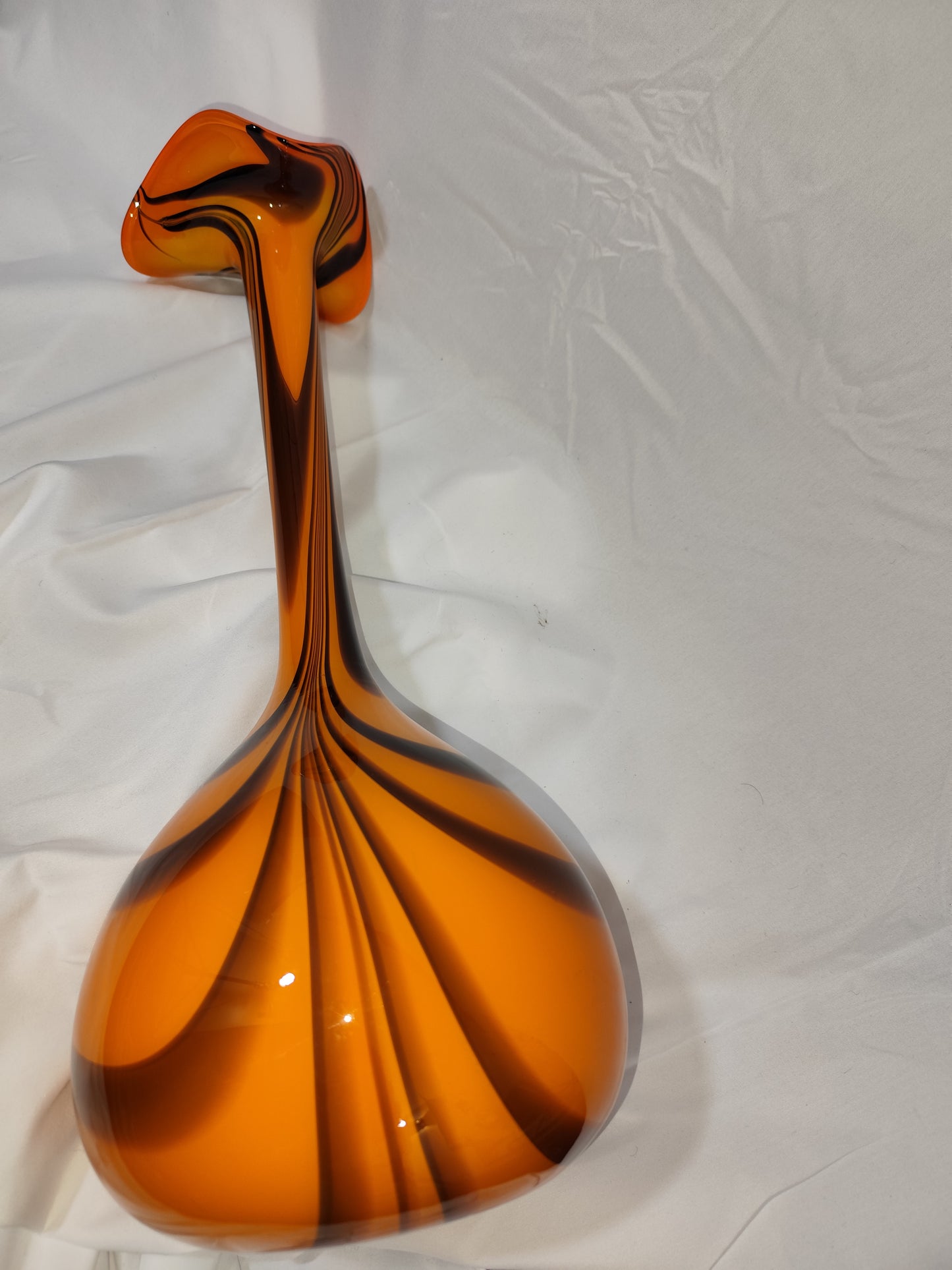 Bodenvase Form Calla-Lilie - Florence Vase orange, schwarz und braun.