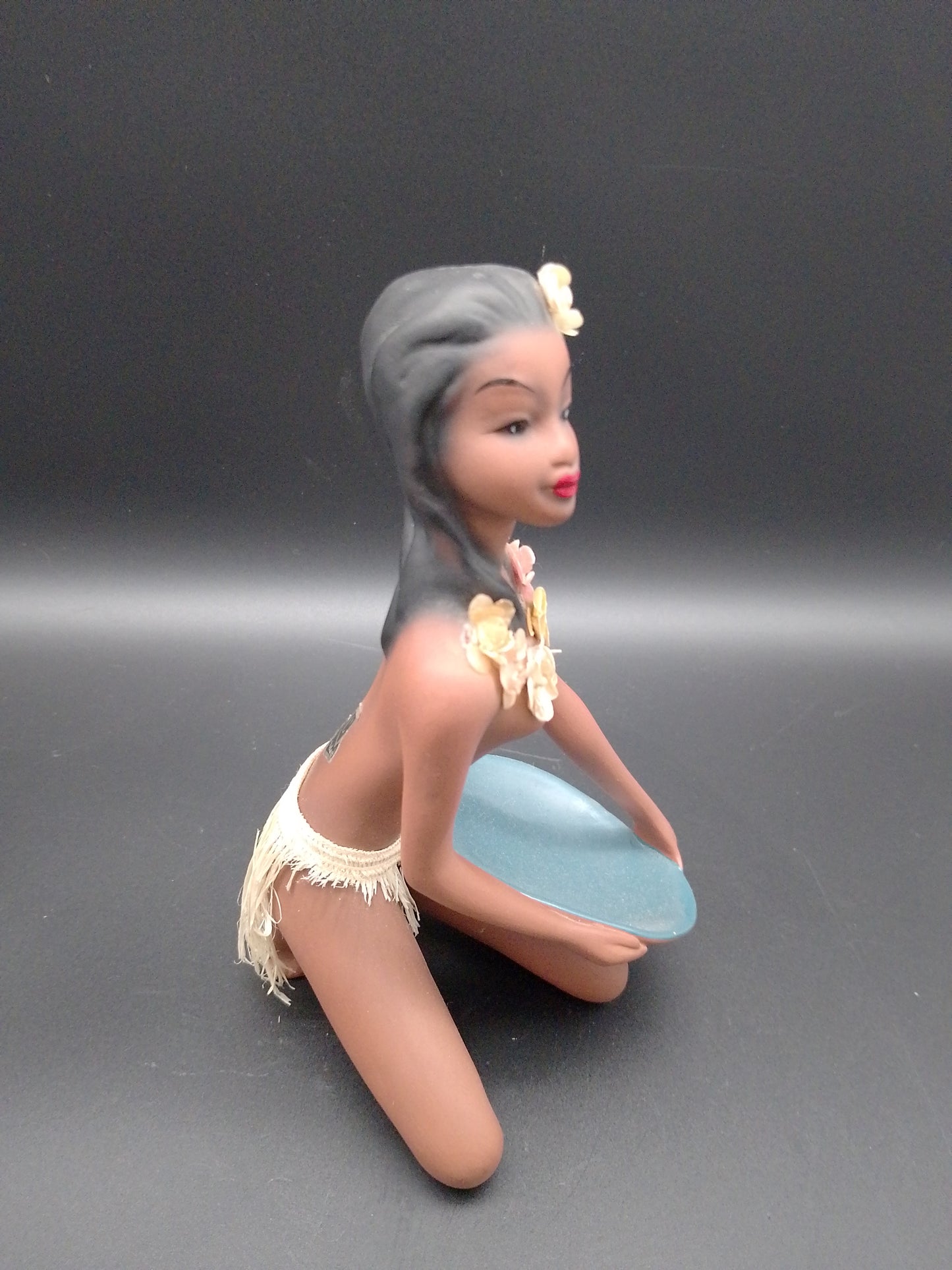 Cortendorf Hawai Frau Mädchen mit Bastrock und  Schale