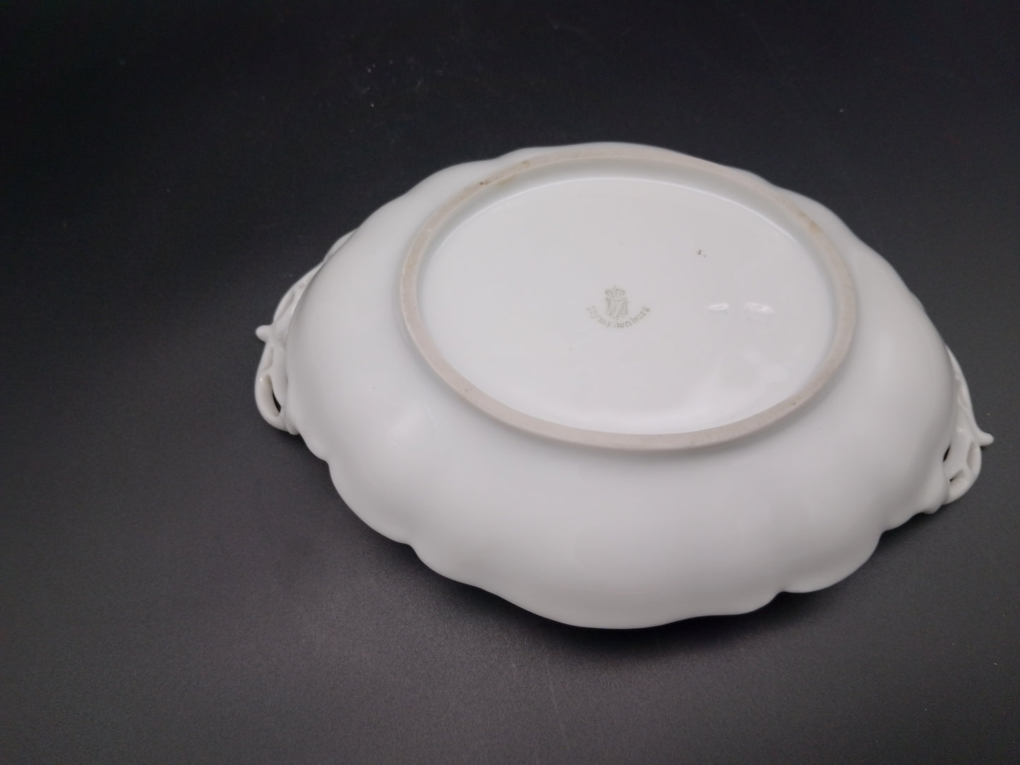 Nymphenburg Porzellan- Anbietschale mit Rosendekor