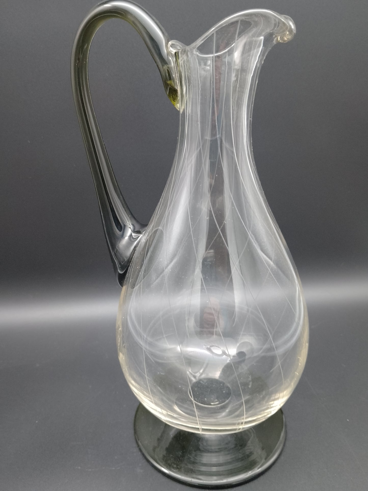 Wunderschöne Karaffe bzw. Kannenvase mundgeblasen und geschliffe Streifen