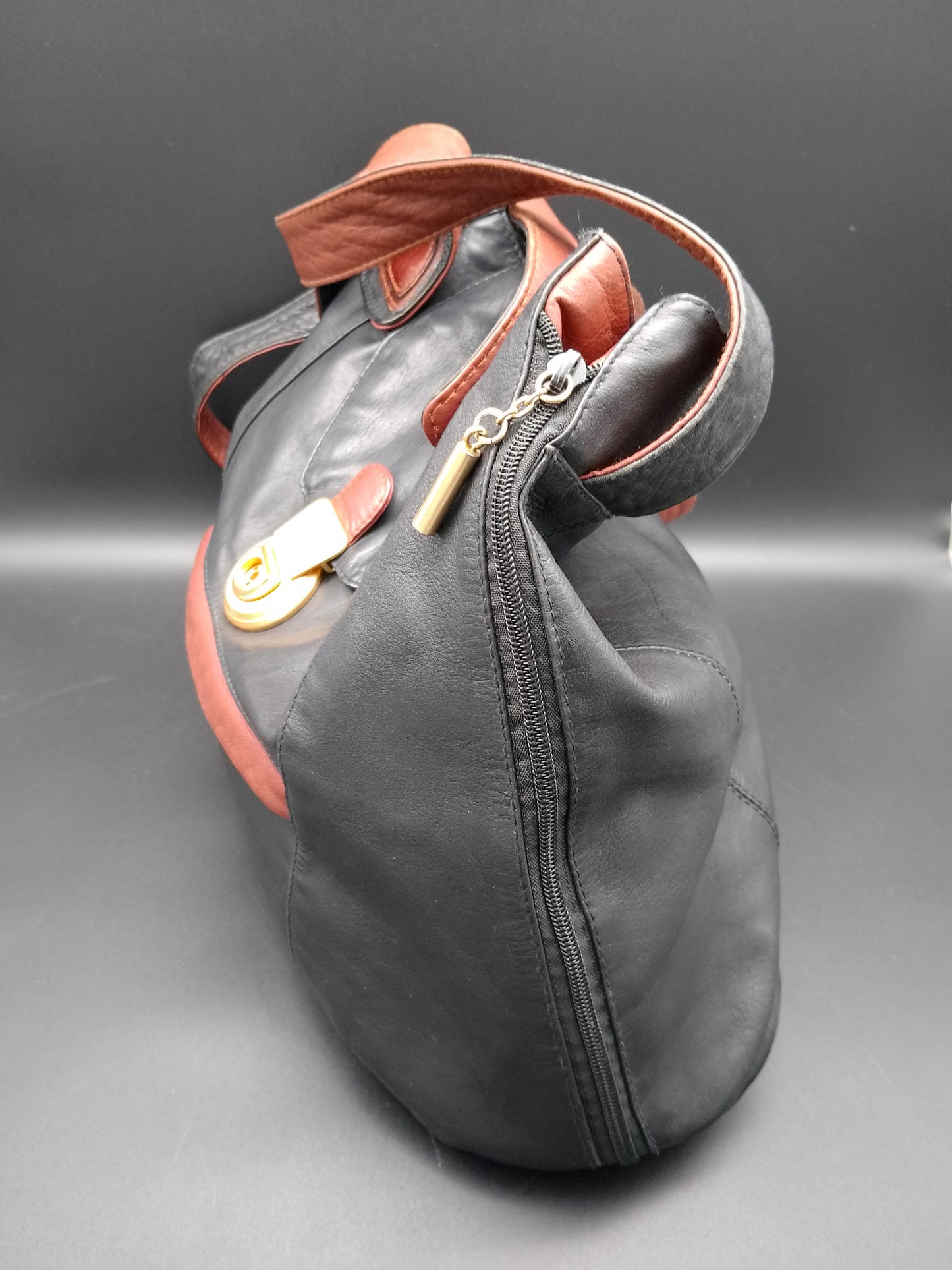 Lederhandtasche von Fancy schwarz mit hellbraun Aplikationen